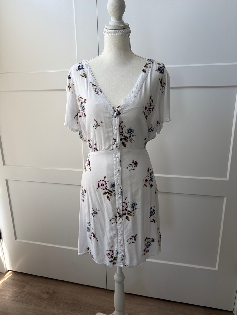 Abercrombie and Fitch White Floral Button-Front Mini Dress